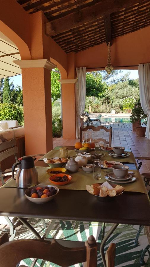 Pierres Blanches Bed & Breakfast Cotignac Eksteriør bilde