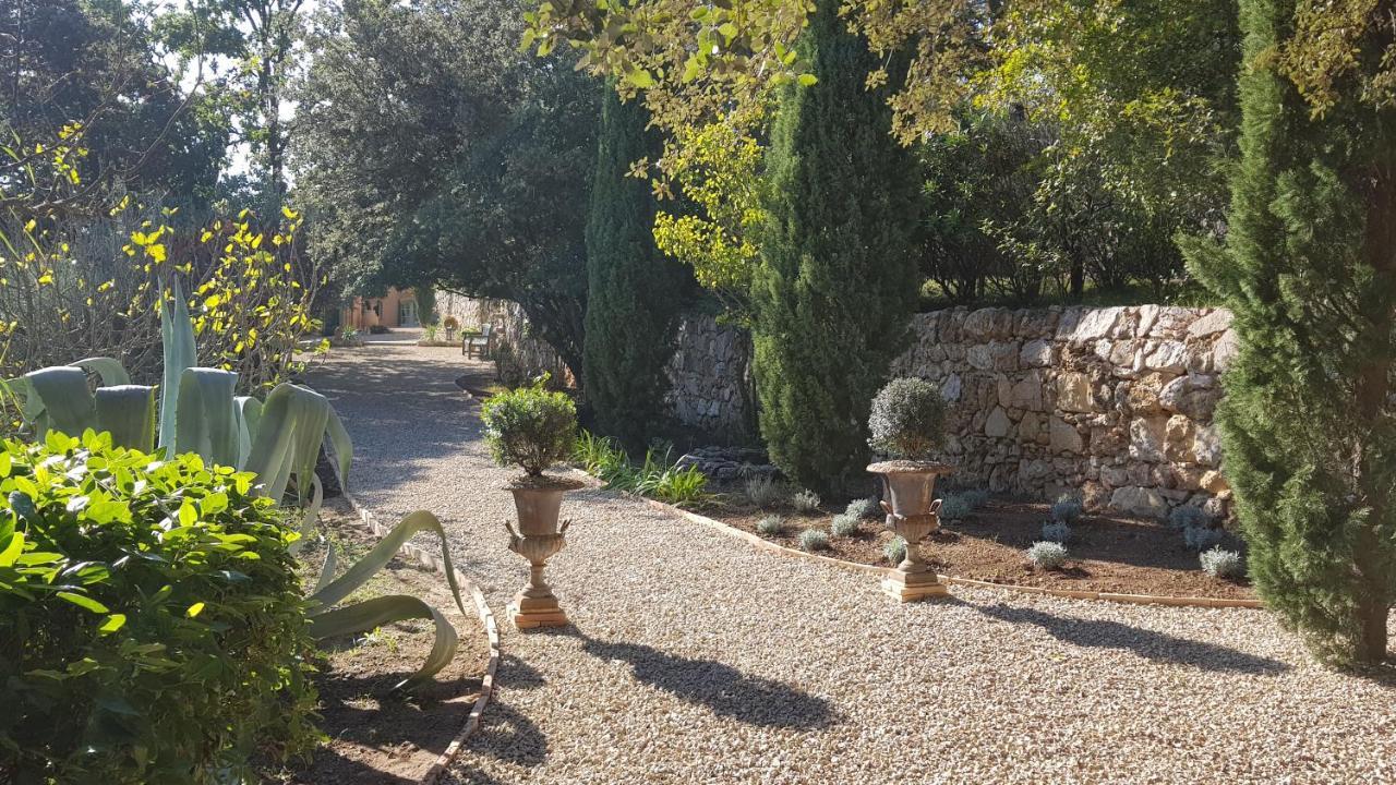 Pierres Blanches Bed & Breakfast Cotignac Eksteriør bilde