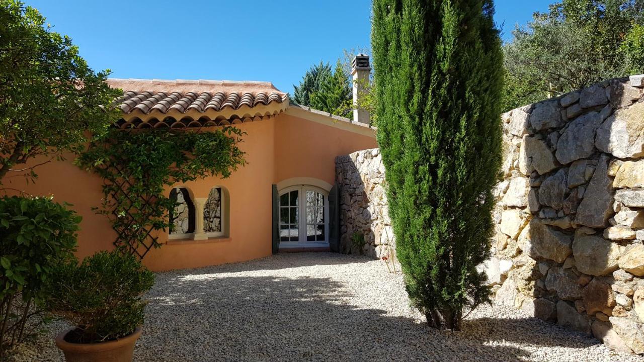Pierres Blanches Bed & Breakfast Cotignac Eksteriør bilde