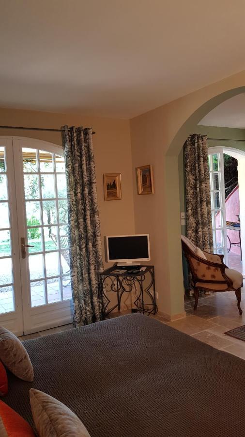 Pierres Blanches Bed & Breakfast Cotignac Eksteriør bilde